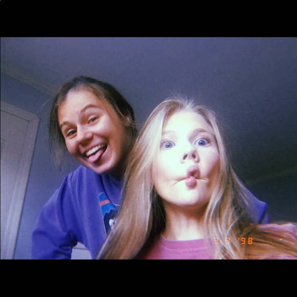 Meet your Posher, Ainsley - Picture 1 of 1